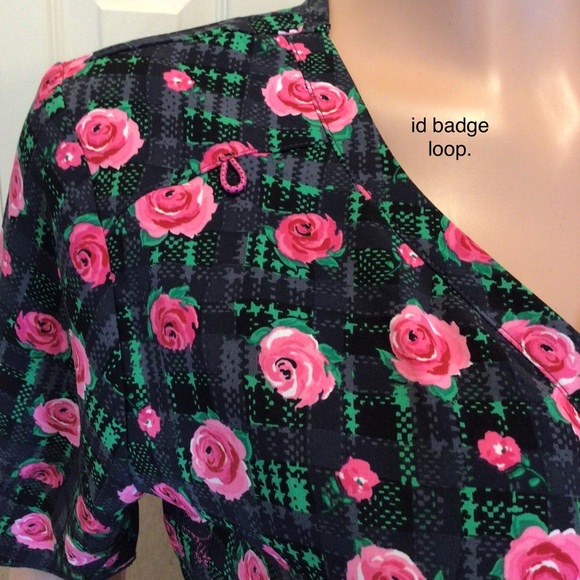 KOI Betsey Johnson B126PR Women’s Canola Scrub Top Size Small Pink Roses - Picture 9 of 10